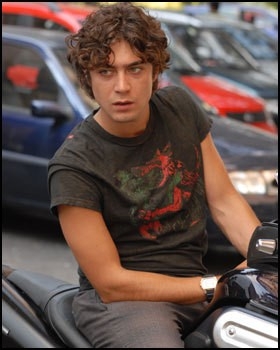 riccardo-scamarcio-in-una-scena-del-film-ho-voglia-di-te-36175.jpg