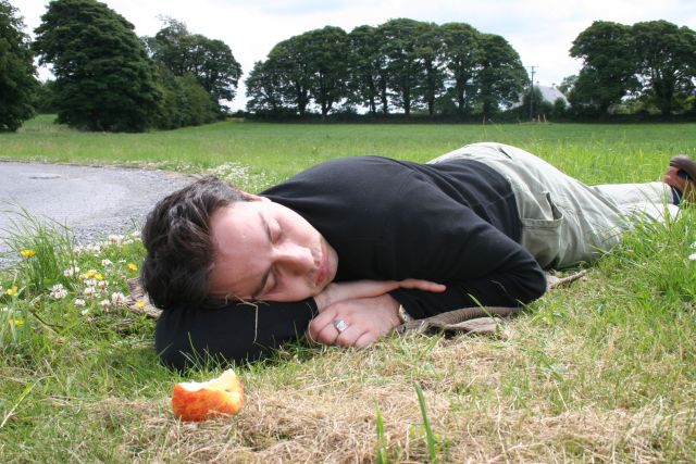 Тук си почивам малко след обилен обяд.